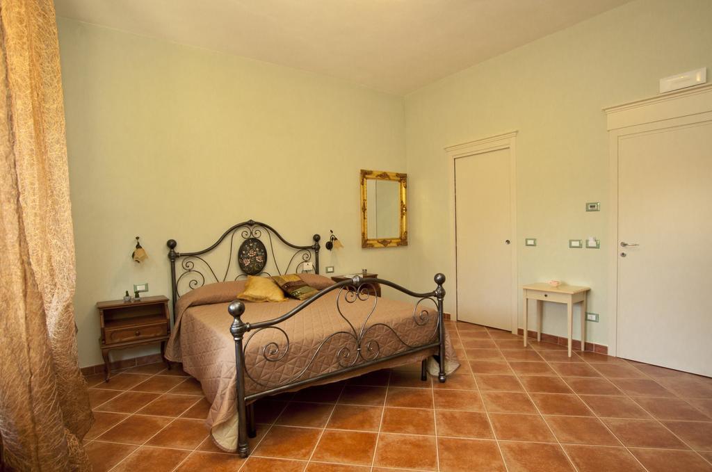 Le Camere Di Nonna Mara Montescudaio Szoba fotó